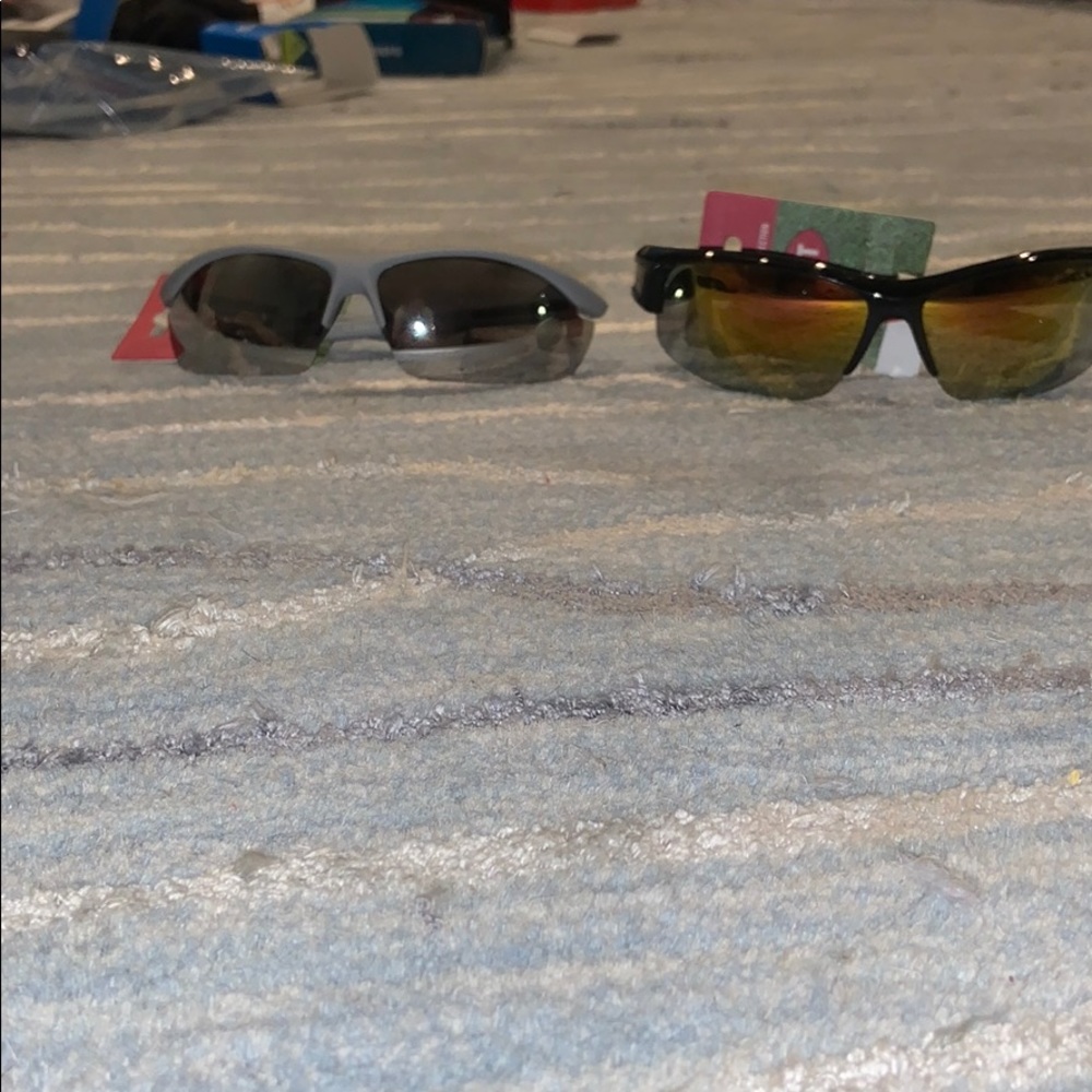 pack of sunglasses (2)
